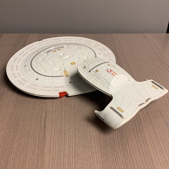Star Trek USS Enterprise NCC-1701-D Next Generation Incomplete - Picture 9 of 13